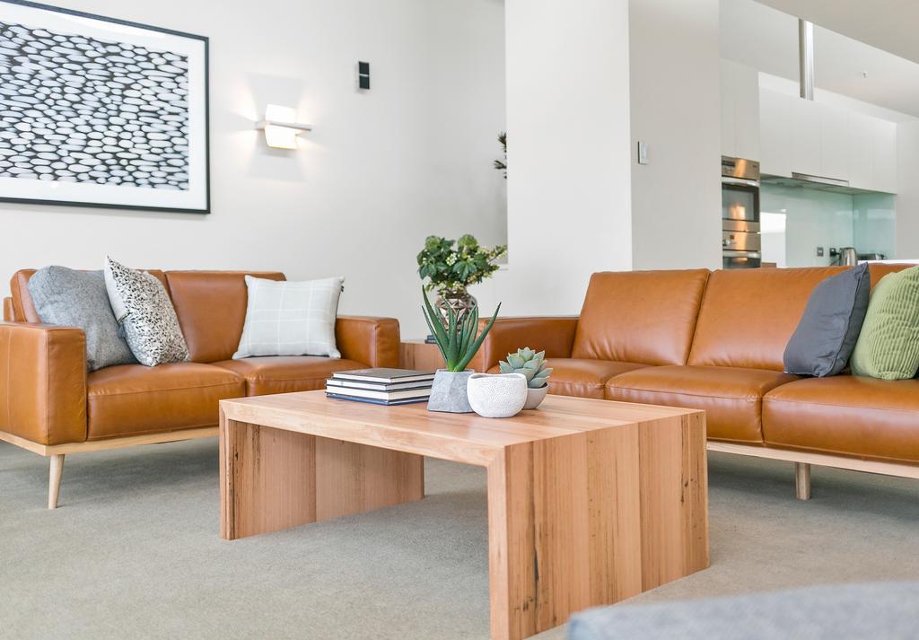 Sullivans Cove Apartments Hobart Exterior foto A living room with a leather sofa